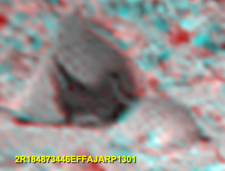 Evolution of a Martian "Rock" (1) - Sol 659
Una davvero incredibile serie di 3 frames - elaborati in 3D e realizzati dal Dr Feltri su frames NASA originali - i quali ci mostrano come, nell'arco di soli 3 Soles, una pseudo-roccia Marziana riesca ad "evolvere" (diremmo che la roccia si "apre", come potrete constatare anche Voi se avrete la pazienza di guardare con attenzione tutte le immagini).
I commenti che possiamo fare in casi come questi ormai già li conoscete, ma noi dobbiamo ripeterci: dato e premesso che i frames utilizzati sono genuini (un fatto che chiunque, anche i Signori del CICAP, può prendersi la briga di verificare), abbiamo solo due possibilità davanti agli occhi:

1) i frames sono genuini, ma alterati/manipolati dalla NASA prima che vengano "postati" sulla Rete e quindi noi (come chiunque altro) lavoriamo su frames falsi ab origine, oppure

2) i frames sono genuini e NON alterati/manipolati e quindi quello che noi vediamo e proponiamo è - soltanto - lo svilupparsi di una colossale Anomalìa di Superficie.

Ora decidete Voi...
Parole chiave: Highly controversial frame