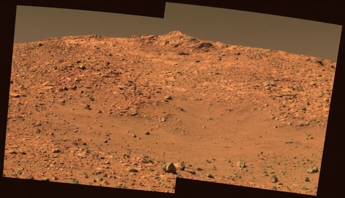 The "True Colors" of Mars (10)
Riassumendo: non hanno tarato le telecamere o le hanno tarate male? Non hanno idea di quello che è l’aspetto – cromaticamente parlando – di Marte?
Forse intendono liquidare il problema rilasciando “al Pubblico” solo dei frames in b/w? Può essere, però noi non ci crediamo! Ed i conti non tornano....
Nella letteratura scientifica relativa alla divulgazione marziana, forse qualcuno ricorderà che, fino alla metà circa degli anni ‘90,  Marte era effettivamente descritto come un mondo rosso, dal suolo rosso e dal cielo rosso. 
Dopo la missione Pathfinder Marte divenne un pò meno rosso al suolo ed un po’ più  rosa/celeste in cielo. E arriviamo finalmente al 2000 ed ai nostri giorni, allorchè le sonde Mars Global Surveyor, Mars Express, Mars Odissey, Spirit e Opportunity ci hanno letteralmente mandato un vero diluvio di frames marziani.
Ma lasciamo stare per ora i dettagli della superficie di Marte in generale e concentriamoci sui colori del paesaggio ripreso dalle diverse Sonde. 

Parole chiave: Interpretations