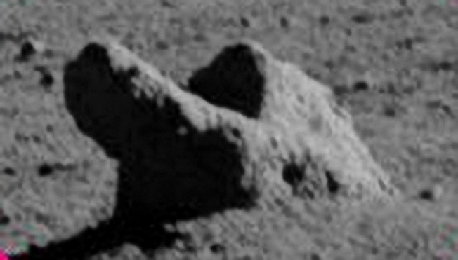 AS 17-136-20784 (extreme detail mgnf) - Another strange "boulder"...
nessun commento
Parole chiave: Lunar Surface - Extremely Unusual Surface Feature