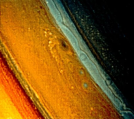 The restless atmosphere of Saturn...
nessun commento
Parole chiave: Saturn - Upper Atmosphere