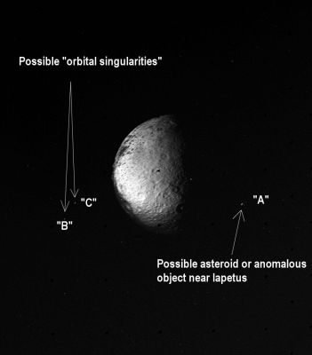 Anomalies near Japetus (context image)
Non necessitano particolari commenti per questo gruppo di (possibili) Anomalìe che individuiamo nei pressi di Giapeto, la "luna bicolore". Le riflessioni al riguardo le conoscete - si tratta, con ogni probabilità, di "corpi anomali" in transito - e le obiezioni di massima pure sapete quali sono - si tratta, dicono i più scettici, di fantasiosi e bizzarri image-artifacts: nulla di più.

Ora guardate e poi decidete Voi stessi: la Verità, comunque, è davanti ai Vostri occhi. Sempre.
Parole chiave: Saturn's Moons - Japetus - Controversial frame