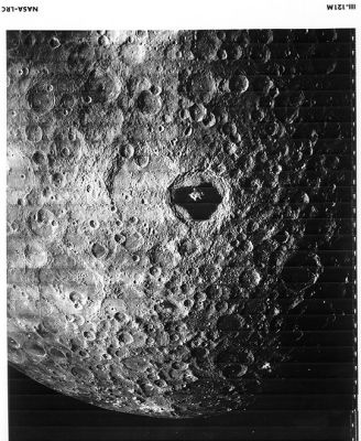 Tsiolkovsky Crater on the far-side of the Moon
Caption NASA originale:"Lunar Orbiter 3 view of Tsiolkovsky crater and the southern zone of the western far side of the Moon. The approximately 240 Km crater at the upper center of the image is located at 20° S, 130° E and exhibits a flat, dark infilled floor and prominent central peak. The circular feature at the very bottom of the image is Planck Crater, at 55° S, 130° E. This image is upside down from the original so that North is up. A high resolution view of the crater is shown in L03-121-H1 (LO 3, frame M-121)".

Location & Time Information
Date/Time (UT): 1967-02-19 T 19:22
Distance/Range (km): 1500
Central Latitude/Longitude (deg): -24.15/126.59
Parole chiave: Moon from orbit
