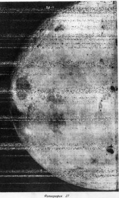 The Far-Side of the Moon from "Luna 3"
Caption NASA originale:"The Luna 3 spacecraft returned the first views ever of the far side of the Moon. The first image was taken at 03:30 UT on 7 October at a distance of 63,500 km after Luna 3 had passed the Moon and looked back at the sunlit far side. The last image was taken 40 minutes later from 66,700 km. A total of 29 photographs were taken, covering 70% of the far side. The photographs were very noisy and of low resolution, but many features could be recognized. This close up view taken with the narrow angle camera shows the far side has fewer maria (the dark areas) than the near side. The image is centered at 20 N, 95 E and the dark area to the left and just below center is Mare Marginus and below that Mare Smythii, just at the boundary between the near and far sides. The left half of the image shows the near side of the Moon, including the circular Mare Crisium at far left. The Moon is 3475 km in diameter and north is up (Luna 3-27)".
Parole chiave: The Moon