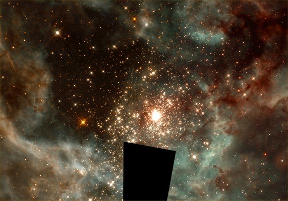 30-Doradus and R-136 Star Cluster
"...Nec tecum possum vivere, nec sine te..."

(Marziale)

"...Non posso vivere con te, nè senza di te..."
Parole chiave: Hubble Images