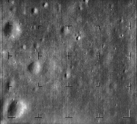 The "floor" of Mare Nubium
Caption NASA originale:"Ranger 7 camera-B image taken 5 seconds before impact on 31 July 1964. The image was taken from a distance of 14,71 Km and shows the floor of Mare Nubium. The frame is about 2,8 Km across and shows features as small as approximately 5 meters. The impact site is off this image to the upper left (Ranger 7, B200)".

Location & Time Information
Date/Time (UT): 1964-07-31 T 13:25:43.75
Distance/Range (km): 14.71
Central Latitude/Longitude (deg): -10.66, 020.57 W
Orbit(s): Impact - Hard Landing
Parole chiave: The Moon