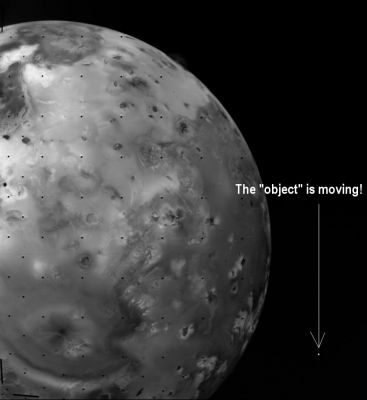 Io: the "restless moon" and a "strange companion" (b/w)
Indubitabile: qualsiasi cosa esso sia, l'oggetto (il "Transient", come abbiamo deciso di identificare questi corpi erranti e dalla natura imprecisata) si è mosso, e per giunta MOLTO rapidamente...
Parole chiave: Jupiter's Moons - Io - Highly Controversial Frame
