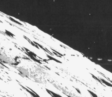 The famous "Shard", on the Moon (1)
The Shard is a very anomalous structure which rises above the Moon's surface by more than a mile (about 1750 mt). Its overall irregular spindly shape - containing a regular geometric pattern - with constricted nodes and swollen internodes, if natural, has got to be a real wonder of the Universe and no known natural processes can explain such a structure. Computer enhancement with about 190 feet (about 60 mt) resolution shows an irregular outline with more reflective and less reflective surfaces. The amount of sunlight reflecting from parts of the Shard indicate a composition inconsistent with that of most natural substances. Only crystal facets and glass can reflect that much light (polished metallic surfaces are unnatural). Single crystals the size of city blocks are currently unknown. Prof. Hoagland says that the Shard may be a highly eroded remnant of some sort of artificial structure made of glass-like material. Other larger structures and their reflectivity in the area support this theory.
Parole chiave: Moon from orbit - the "Shard"