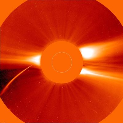 The Sun (and a "Sun-Grazer") from Soho
Sun Data and Statistics 
Mass (kg) = 1.989e+30 
Mass (Earth = 1) = 332,830 
Equatorial radius = 695.000 Km
Equatorial radius (Earth = 1) = 108,97 
Mean density (gm/cm^3) = 1,410 
Rotational period (days) = from 25 up to 36
Escape velocity = 618,02 Km per second
Luminosity (ergs/sec) = 3.827e33 
Magnitude (Vo) = - 26,8 
Mean surface temperature = 6.000°C 
Age (billion years) = approx. 4.5 
Principal chemistry: Hydrogen 92,1%; Helium 7,8%; Oxygen 0,061%; Carbon 0,030%; Nitrogen 0,0084%; Neon 0,0076%; Iron 0,0037%; Silicon 0,0031%; Magnesium 0,0024%; Sulfur 0,0015%; others 0,0015%
Parole chiave: The Sun