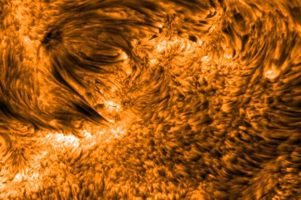 Sun "Spicules" from the Sptizer Space Telescope (SST)
Caption NASA originale: "Pictured above is perhaps the highest resolution image yet of the enigmatic "Solar Flux Tubes" known as "Spicules". Spicules dot the above frame of solar active region, but they are particularly evident as a carpet of dark tubes on the right. Time-sequenced images have recently shown that spicules "Life-span" is of about 5 minutes, starting out as tall tubes of rapidly rising gas but eventually fading as the gas peaks and falls back down to the Sun". 
Parole chiave: Solar activity