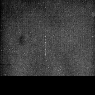 The 2nd "Streak" in the Sky of Saturn - W00000828
Ma ecco che, improvvisamente, accade qualcosa. La traccia luminosa che vediamo questa volta Ã¨ assai meno brillante di quella del 4 Agosto, ma l'Anomalia Ã¨ comunque del tutto evidente. Cosa Ã¨ successo? E' successo che, ancora una volta, un oggetto luminoso in movimento lungo una traiettoria lineare Ã¨ passato davanti ad uno degli "occhi elettronici" di Cassini/Huygens, facendosi "immortalare". Noi abbiamo battezzato questa seconda Anomalia con il nome di "Saturn PF2-08-2004". A quando la Terza?!?...
Parole chiave: Highly Controversial - Anomaly "Saturn PF2-08-2004"