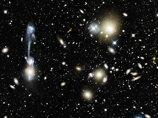 Abell 1185 - Galaxy Cluster
"...A volte, osservando gli uomini - quello che dicono e quello che fanno - mi ritrovo a pregare.
Pregare affinchè la nostra terra e le nostre case vengano risparmiate dal passaggio di coloro che sono ignoranti, poichè è nella loro ignoranza la vera radice del male che costoro ci possono arrecare.

Ma so che questa preghiera non basta, dunque mi rivolgo a Dio, e lo prego ancora.

Prego affinchè la nostra terra e le nostre case vengano risparmiate dal  passaggio di coloro che sanno - o pensano di sapere - tanto, poichè è nella loro supponente arroganza la vera radice del male che costoro ci possono arrecare...".

P.C. Floegers - "In the Paradox"
Parole chiave: Hubble Images
