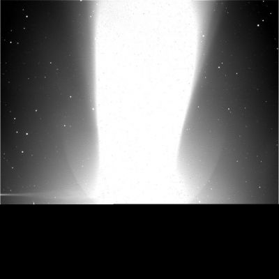 A bright light in the Space of Saturn: Saturn overexposed (2)
Questa immagine, ricevuta il giorno 13 Agosto 2004, appare identica a quella ricevuta il giorno 4 Agosto 2004. In teoria, dovrebbe essere Saturno (o il suo anello "E") "altamente sovraesposto". In pratica noi possiamo dire, con onestÃ , che la sovraesposizione di un corpo luminoso come Saturno dovrebbe dare esiti visivi completamente diversi da quelli che Vi mostriamo in questo frame. 
Di che si tratta? Forse del Sole. Forse un'altra sorgente luminosa, molto piÃ¹ vicina. Noi non lo sappiamo, ma abbiamo chiesto lumi alla NASA.
Parole chiave: Highly Controversial