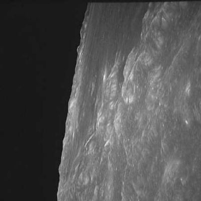 AS 10-30-4420 - Mare Crisium
Lunar Explorer Italia, come sapete, ritiene che i "Lunar Domes" (o "Cupole Lunari") non siano nulla di più di una leggenda. Saremo più precisi: che sulla Luna ci possano anche essere delle rovine di antichissimi edifici, magari realizzati da Civilità Aliene e poi abbandonati, o magari realizzati da "noi stessi" prima del Grande Cataclisma occorso circa 70/80 milioni di anni fa (e cioè la distruzione del fantomatico "Quinto Pianeta", da noi battezzato "Atlantide", in omaggio ad un'altra leggenda) può anche essere possibile, come dice il Prof. Richard Hoagland. Tuttavia, prima di speculare sulle possibili origini di questi manufatti - i Lunar Domes - che, secondo una corrente di pensiero piuttosto forte (e sempre guidata da Hoagland), sarebbero la maggiore, se non l'unica, causa dei TLP (Fenomeni Lunari Transitori), ci piacerebbe vederne almeno UNO di questi cupoloni. Ebbene il Collega Mike Bara, Ricercatore e WebMaster del Sito "Lunar Anomalies Homepage", dice di averne individuato uno - ...
Parole chiave: Moon from orbit