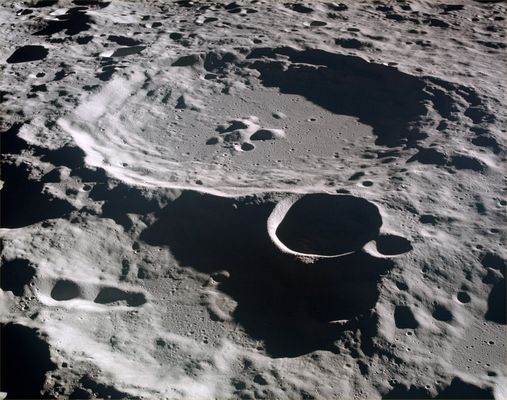 AS 11-44-6609 - Daedalus Crater (HR)
Un'immagine stupenda e, nella sua bellezza, incommentabile.
Parole chiave: The Moon from orbit - Craters (Daedalus)