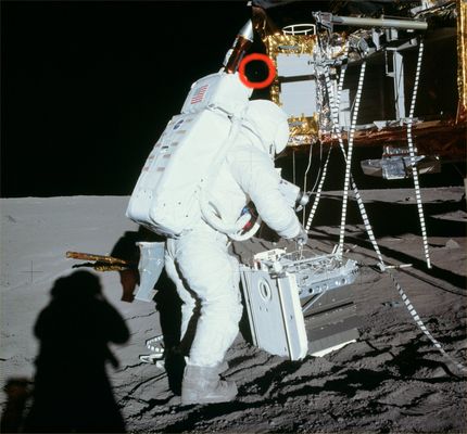 AS 12-46-6785 - Alan Bean, RTG pack, LM and...the Blue Flare! (HR)
Alan Bean has placed the RTG package on the ground. Note the cooling fins on the RTG. Note the pull rings on the edge closest to Al. These pull rings are used to release "pip pins" with which some pieces of equipment are attached to the RTG pallet. The light-colored piece of gear that is attached to the part of the RTG pallet that is on top in this picture is the SIDE (Suprathermal Ion Detection Experiment). Note the deployment rail and pulleys extending out from the SEQ bay above the upper ends of the lanyards. The distinctive ring-shaped top of the fuel cask can be seen behind the left-hand SEQ bay door. The landing radar is under the SEQ Bay directly beneath the partition separating the 2 ALSEP compartments. The shield that protects the radar from descent engine exhaust is farther to the right. (...)

Cerchiatura Rossa: una Lucina Blu che ci ricorda, davvero molto da vicino, la Blue Flare che apparve in alcuni (storici) frames Apollo 14. Siamo in attesa di ricevere il frame originale e non compresso per verificare un pò meglio ma, già da adesso, ci sentiamo di poter dire che quello Star-like Object non sembra un photo-artifact. E se non lo fosse, allora dovremmo chiederci "chi" o "che cosa" sta osservando quello che stanno facendo i Ragazzi dell'Intrepid...
Parole chiave: Lunar Module, Astronaut and Possible Anomaly