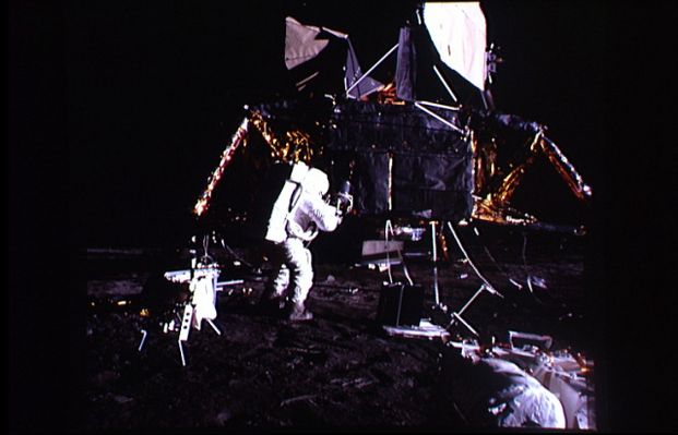 AS 12-46-6787 - The RTG package
Caption NASA originale:"At about 116:43:02 MCT, Al is using the dome removal tool. The fuel element's temperature is at about 1500° and even the dome is hot enough that Al wants to avoid touching it. The RTG is the dark object at his right. The Handtool Carrier (HTC) is at his left with the hammer sticking up out of the corner nearest the camera. 
The foreground object at the lower right is ALSEP Package 1, the one that Pete off-loaded. Note that Pete has removed the SIDE from the RTG pallet. It was attached on the side which is now facing the right edge of the picture. Pete took the SIDE off the RTG package at 116:41:29. Note that the Universal Handling Tool (UHT) is sticking out of the right side of the base of the RTG pallet. Pete used the UHT to release a Boyd Bolt that was holding the SIDE on".
Parole chiave: Lunar equipment - RTG