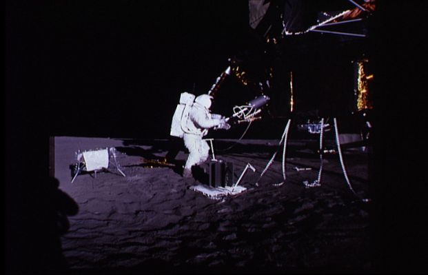 AS 12-46-6789 - The RTG package
Caption NASA originale:"At 116:43:38 MCT Al has inserted the fuel element extraction tool. The dome is beyond his left leg, beneath the minus-Y (south) strut. We can also see the Handtool Carrier and the RTG. Pete took this photo from up-Sun of Al. 
Photo AS12-48-7034 gives us another view of the dome".
Parole chiave: Lunar equipment - RTG