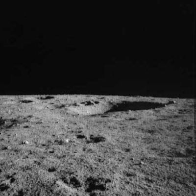 AS 12-49-7303 - Craters
Crateri, come intitola l'immagine. Polvere, ciottoli ed una decina di crateri, di varie forme e dimensioni.
Ecco come la Luna viene, di regola, immaginata!
Parole chiave: Moon Panoramas