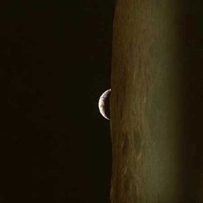 AS 12-50-7525 - Earth! (1)
Una piccola sequenza a colori che mostra la Terra mentre appare da dietro la sagoma della Luna.
Parole chiave: Postcards from the Moon