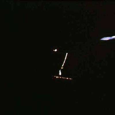 AS 13-62-8941 - Unexplainable
Una fotografia interessante ma, purtroppo, ancora "unexplainable". 
Che cosa rappresenta, esattamente? Noi non lo sappiamo, Voi, se avete delle idee, delle intuizioni o (magari...) delle certezze, non dovete far altro che scrivere!
Parole chiave: Controversial