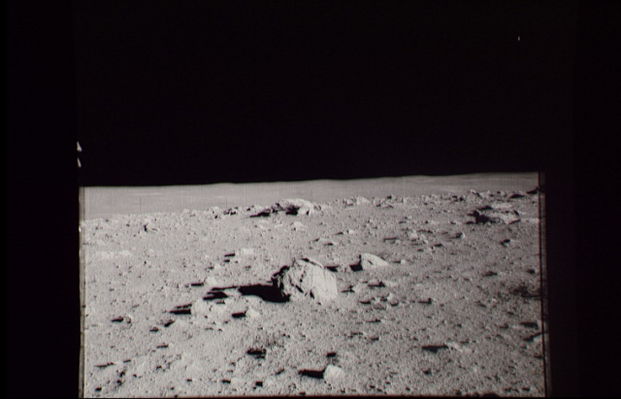 AS 14-64-9102 - Boulder Field
Large boulders off in the direction of the Cone Crater rim.
Parole chiave: Lunar Surface - Boulders