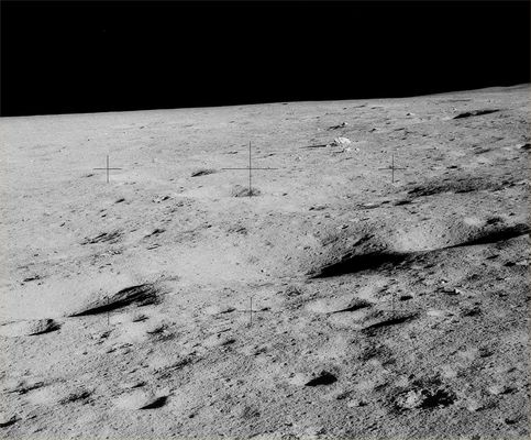 AS 14-65-9202 - Lunar Surface (HR)
Original caption:"109:46:23 MT. Frame from a pre-EVA-1 LMP window pan. Turtle Rock is just a little to the right of center". 

Scan courtesy NASA Johnson.

Parole chiave: Lunar Surface - Rocks, Boulders and Craters