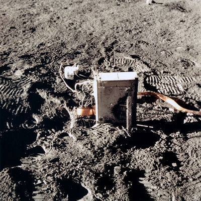 AS 14-67-9369 - Cold Cathode Ion Gauge and Suprathermal Ion Detector Experiment
Original caption:"117:20:27 MT. This photo shows the Cold Cathode Ion Gauge (CCIG) and the Suprathermal Ion Detection Experiment (SIDE). The SIDE is the large box while the CCIG is the smaller instrument next to it. There is a great deal of dirt on the north face of the SIDE. 
Because this face receives little direct sunlight, the dirt will have little effect on the internal temperature of the instrument. 
Dirt on the East or West faces and on the top would increase the amount of sunlight that the instrument would absorb during the course of a Lunar Day and, therefore, would lead to a higher than optimal internal temperature".
Parole chiave: Lunar Equipment - CCIG and SIDE
