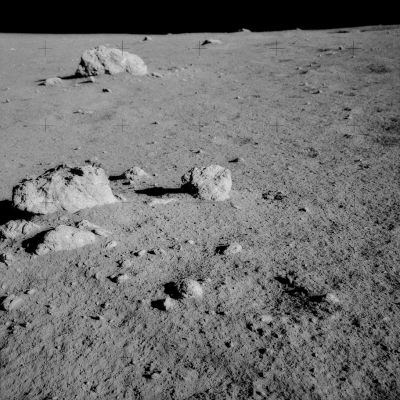 AS 14-68-9469 - Rocks and boulders
Cross-Sun to the north of a group of Station H boulders. Turtle Rock is at the upper left. 
Parole chiave: Moon rocks