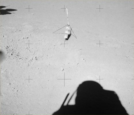 AS 15-85-11498 - Shadows and Gnomon (grey scale)
nessun commento
Parole chiave: Lunar Equipment - Gnomon