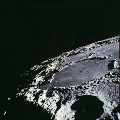 AS 15-87-11724 - Descent to the Moon - The Lunar Limb
Il bordo della Luna, ripreso con altissima definizione. Il cielo è nero (e non potrebbe essere altrimenti...), ma qualcosa sta per accadere: osservate il frame successivo...
Parole chiave: Moon - Controversial