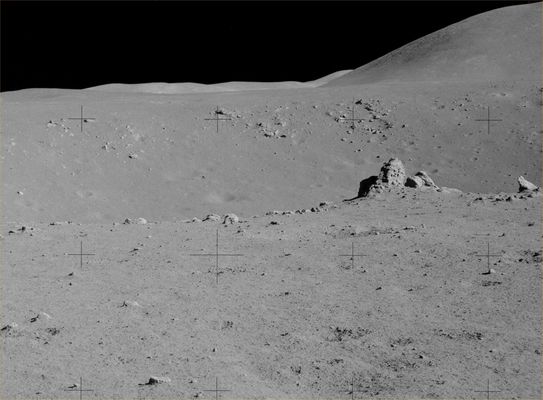 AS 15-90-12242 - The edge of "Dune Crater" and "sharp boulders"
nessun commento
Parole chiave: Lunar features - Dune Crater
