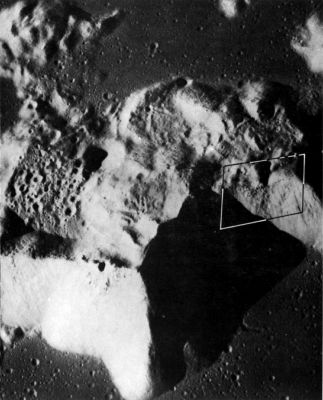 AS 15-9591 - Tsiolkovsky
Moderate enlargement of part of a panoramic camera frame provides greater detail of the central peak complex of Tsiolkovsky. A relatively large population of superposed craters has been preserved on level areas of the peaks (near the left-center of the photograph). In contrast, very few craters are present on steep slopes-most have been destroyed by the downslope movement of erosional debris. An intermediate population of craters on the dark mare shows that the mare surface is younger than the level areas of the peak complex but older than the freshly exposed steep slopes of the peaks. The youngest part of the mare surface is the dark, smooth area adjacent to the small angular rifle in the upper left corner. Here small craters have been almost completely filled by the flow and are barely discernible. The rifle may have served as the vent for the young lavas.
Parole chiave: The Moon from orbit - Craters - Tsiolkovsky