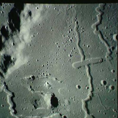 AS 15-96-13043 - Moon crevasses
nessun commento
Parole chiave: Moon from orbit