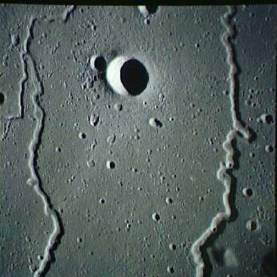 AS 15-96-13047 - Moon "rivers" with crater
nessun commento
Parole chiave: Moon from orbit