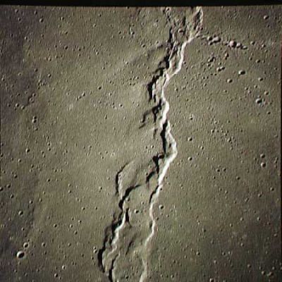 AS 15-97-13254 - Chains and ridges
nessun commento
Parole chiave: Moon from orbit