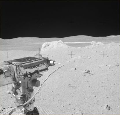 AS 16-106-17358 - Moonscapes by car (HR)
Original caption:"Traverse from Station 11 to Station 13. 
In the distance beyond the white boulders, we can see the South Ray Crater's ejecta blanket". 

Scan courtesy NASA Johnson.

Parole chiave: Lunar Panorama