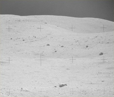 AS 16-106-17396 - The rim of Ravine Crater (HR)
nessun commento
Parole chiave: Lunar Panorama