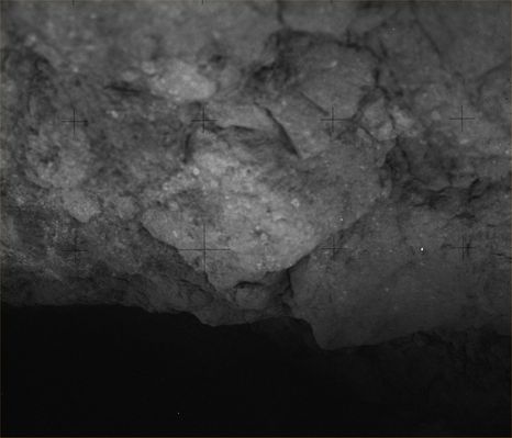 AS 16-106-17412 - In the eternal shadows... (5) - HR
Dettaglio di chiusura su quanto giace nell'ombra perpetua, come dice la NASA - immaginificamente - a commento di queste immagini.
Shadow Rock è un macigno, nella sua struttura e complessità, del tutto anomalo; che cosa gli Astronauti stessero cercando (ammesso che stessero cercando qualcosa di preciso) e, soprattutto, che cosa abbiano trovato (ammesso che abbiano trovato qualcosa...), sono quesiti ai quali non è possibile dare - ad oggi - alcuna risposta.
Parole chiave: Lunar Surface - under Shadow Rock