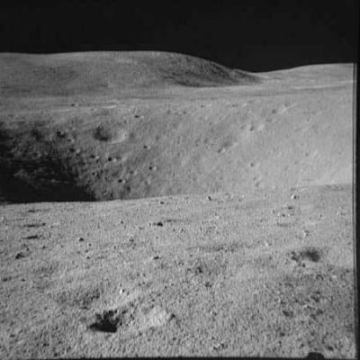 AS 16-109-17823 - Spook Crater (3)
vedi commento al frame AS 109-17821
Parole chiave: Moon rocks, sand and debris