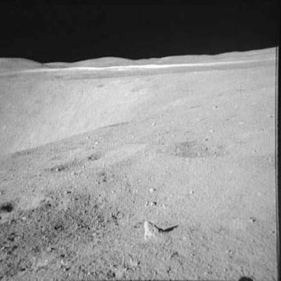 AS 16-109-17825 - Spook Crater (5)
Rightward of 17824, showing the West rim of Spook Crater with South Ray Crater in the background.
Parole chiave: Moon rocks, sand and debris