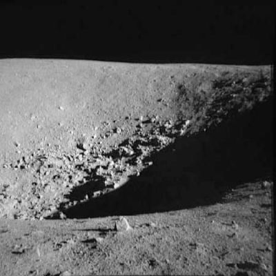 AS 16-109-17835 - Inside Buster Crater (2)
vedi commento al frame precedente
Parole chiave: Moon rocks, sand and debris
