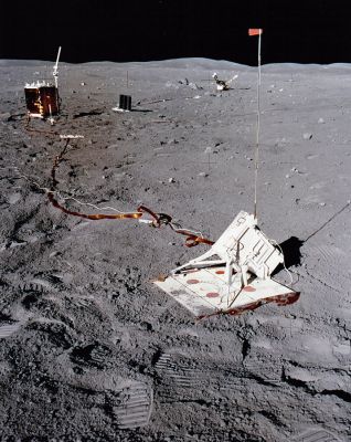 AS 16-113-18379 - Lunar equipment
John Young's photo from the northeast of the mortar package. Charlie Duke offers this description of the scene: "This picture shows the mortar package with the red flag extended and it's facing off parallel to the geophone line. You can't really see the geophone line in the background, but you can see where John walked. That's basically his footprints along the geophone line and it trends off to the northwest. And you can see the spaghetti cable that goes back to the Central Station - not only for the data but also for the power. The magnetometer's in the far background, just over the mortar package. You can see the RTG and Central Station."
Parole chiave: Lunar equipment, tools and materials