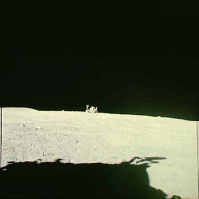 AS 16-115-18562 - The Lunar Rover in the distance
Stessa immagine di cui al frame precedente, ma si nota bene una sensibile differenza in termini di colori. Si tratta, in questo caso come in altri che abbiamo già incontrato in precedenza, di una conseguenza dell'invecchiamento della pellicola.
Parole chiave: Postcards from the Moon