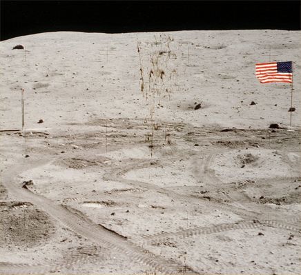 AS 16-116-18574 - Solar Wind Collector, Flag and Rover Tracks
nessun commento
Parole chiave: Moon Panorama