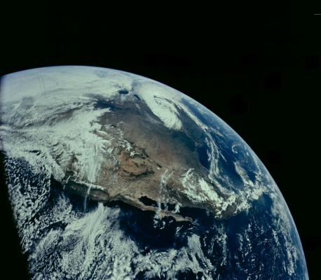 AS 16-118-18873 - Leaving California...
nessun commento
Parole chiave: The Earth from orbit