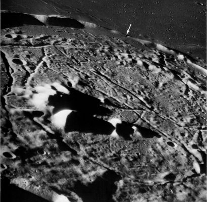 AS 16-120-19295 - Gassendi
This view into the shallow crater Gassendi shows another strongly fractured crater floor. Gassendi is about 110 Km wide. Dark mare lavas in the distance embay the rim and a little of the interior of Gassendi. They may have entered the crater through the narrow gap partly in shadow below the arrow. Most craters that have fractured floors are near areas of mare flooding. This suggests that the fracturing is a consequence of volcanic activity. An area next to the central peaks of Gassendi was the runnerup choice for a landing site for Apollo 17.
Parole chiave: The Moon from orbit - Craters - Gassendi