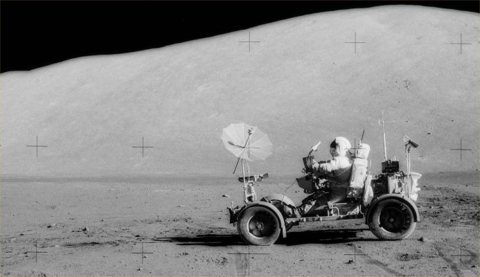 AS 17-135-20544 (HD) - The Lunar Rover and the North Massif
The Lunar Rover from the south. This photo shows Cernan in the left seat at the start of EVA-2 and provides a good view of his PLSS and OPS. The SEP transmitter is to the right of the Rover and the North Massif is in the background. Note the long track made on the face of the mountain by the large boulder slightly above and to the right of the rake. 
Parole chiave: LR