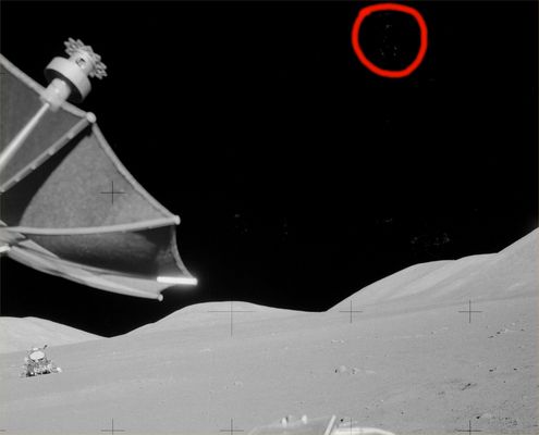 AS 17-136-20862 - Thinking about the "sphere"... (5) HR
Ed ecco il dettaglio che, analizzando il frame originale e non compresso, ci era sfuggito. 
Guardate nella Cerchiatura Rossa: ci sono tracce evidentissime di una cancellazione ed ora si vedono, dove prima c'era l'oggetto anomalo, dei "segni" che ora (e soltanto ora!) assomigliano - effettivamente - a dei photo-artifacts.

Conclusioni? Lo sapete che non è possibile arrivare a delle conclusioni con così poco materiale (sebbene molto illuminante, da tanti punti di vista) e senza il supporto di ulteriori elementi di riscontro. 
Noi non possiamo darVi conclusioni e soluzioni, ma possiamo (dobbiamo e vogliamo) darVi l'opportunità di riflettere.

Grazie a Fabio Italiano (che ha riaperto - bene! - un "caso chiuso") ed al Dr Paolo C. Fienga (che ha riesaminato il frame in questione sia nella sua versione originale e non compressa, sia nella sua versione in HR). Materiale e spunti ci sono. E la Verità? 

La Verità - come disse un grande Pensatore dell'800 - è "solo questione di tempo"...
Parole chiave: Controversial frame - possible Anomaly