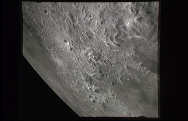 AS 17-139-21311 - Moon from orbit
nessun commento
Parole chiave: Moon from orbit