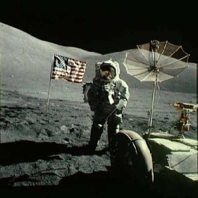 AS 17-140-21386 - Astronaut, Flag and Rover
Un classica "cartolina dalla Luna": la foto è molto bella ma non ci dice nulla di particolare...
Parole chiave: Postcards from the Moon